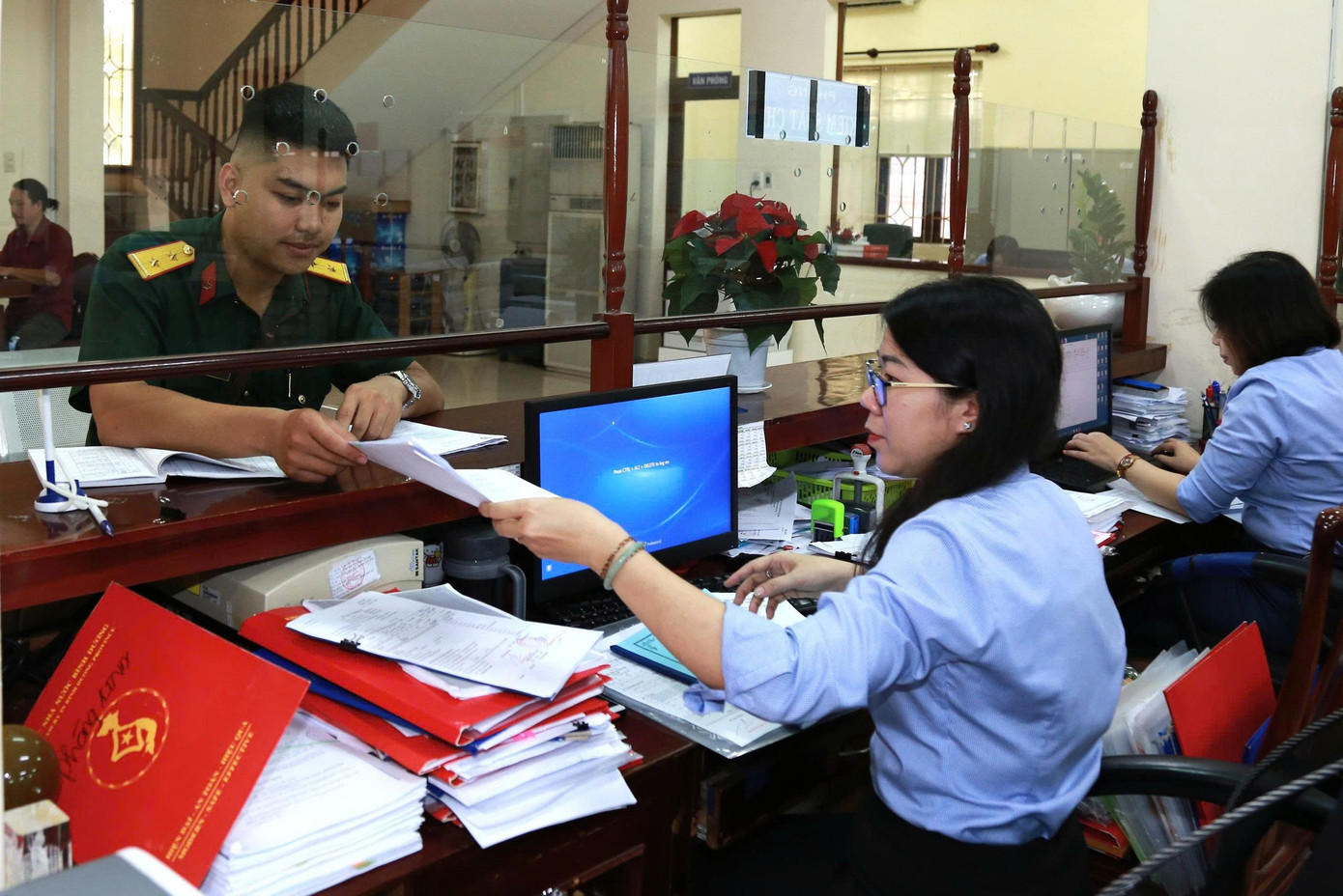 Kho bạc Nhà nước yêu cầu các đơn vị trong hệ thống đảm bảo kịp thời thực hiện chi trả quà tặng dịp Đại hội Đảng, Tết Nguyên đán 2026. 981096ab0f668038d977.jpg