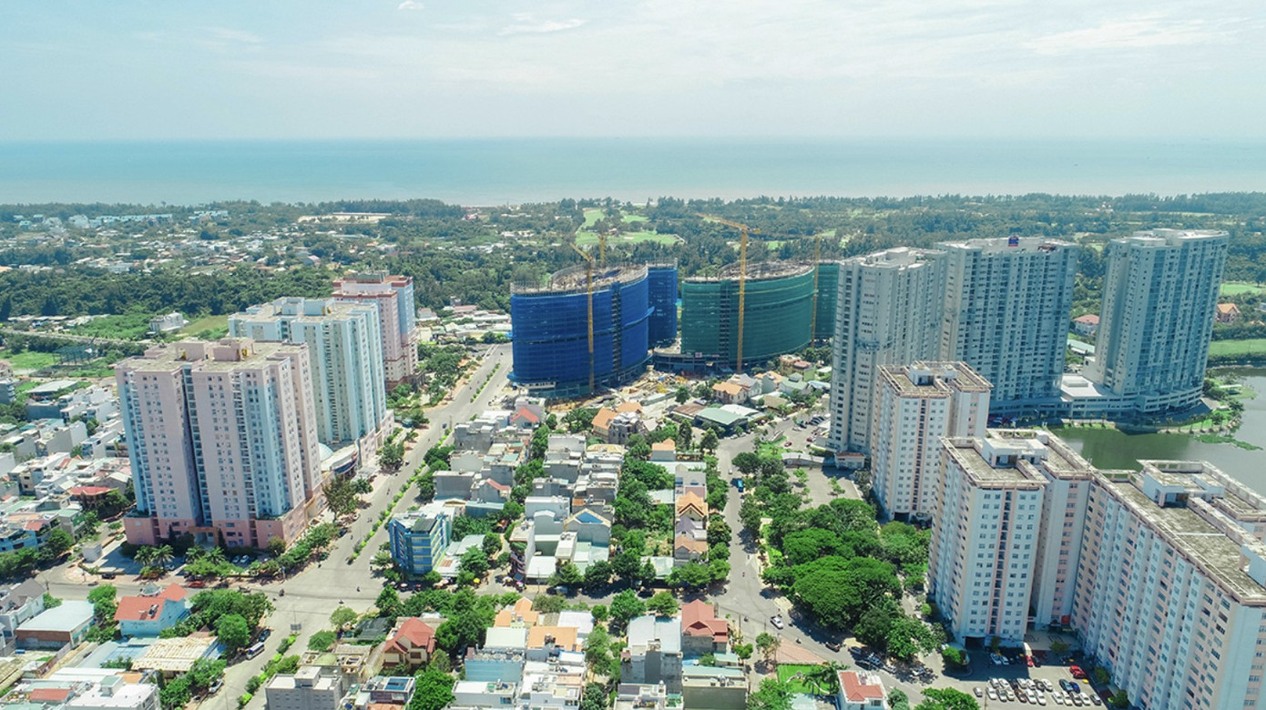 Chuyên gia khuyến nghị chỉ nên dành tối đa 50% thu nhập để trả nợ cho căn nhà và vay thì cũng chỉ nên vay tối đa 50% giá trị căn nhà, không nên vay quá nhiều, dễ bị ngợp screen-shot-2025-08-05-at-230911.png