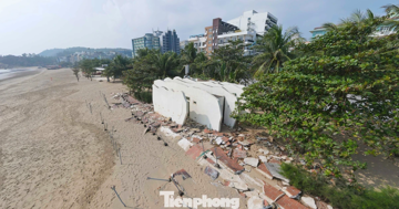 Cảnh xuống cấp, hoang tàn ở biển Sầm Sơn