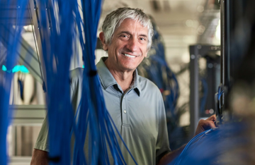 Chủ nhân giải Nobel vật lý 2025 cảnh báo: Trung Quốc chỉ chậm hơn Mỹ ‘vài nano giây’ trong cuộc đua lượng tử