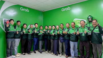 Grab tặng h ơn 40.000 đồng phục mới c ho đối tác tài xế