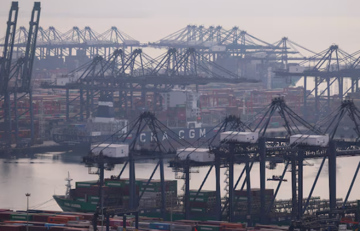 Hàng loạt công ty ồ ạt rút khỏi Trung Quốc, chuyện gì đã xảy ra?