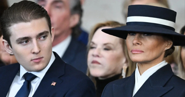 Thế khó của bà Melania và Barron Trump