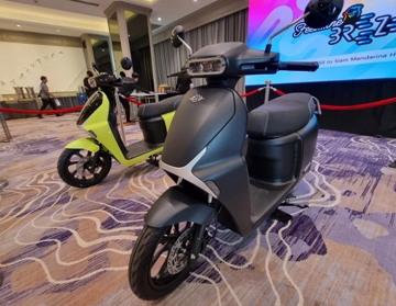 Xe máy điện 'nhẹ như gió' giá từ 34,5 triệu: Thiết kế sang, chạy tới 100 km/lần sạc, sẵn sàng 'đấu' Vision