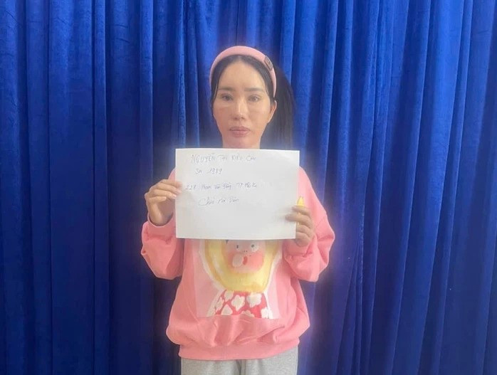 Đột kích tiệm cắt tóc nam, bắt tạm giam Nguyễn Thị Kiều Chi - ảnh 1