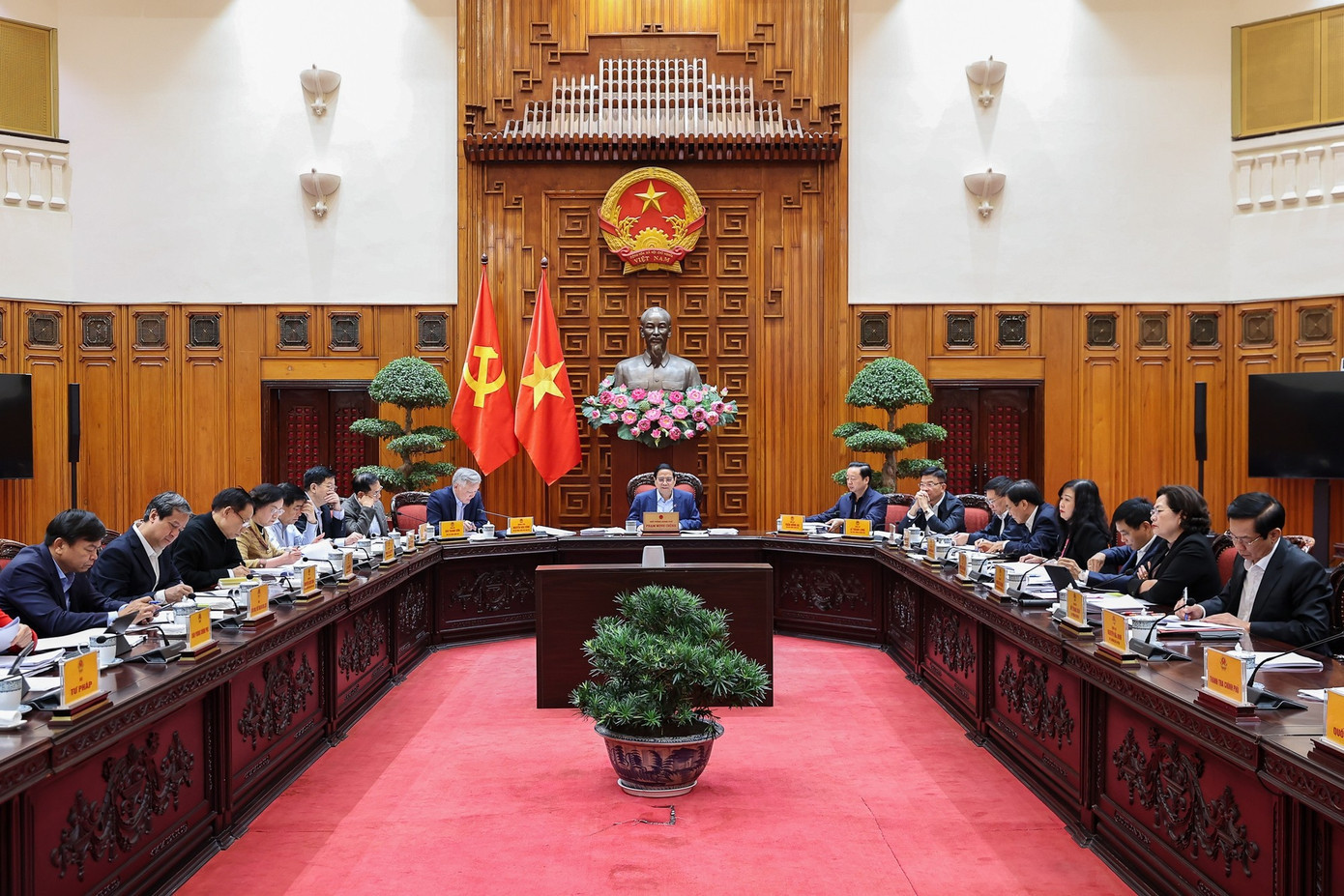 Thủ tướng Phạm Minh Chính chủ trì cuộc họp. Ảnh: VGP 512ttg2.jpg