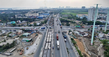 Nút giao phức hợp lớn nhất phía Đông TP. HCM tăng tốc về đích