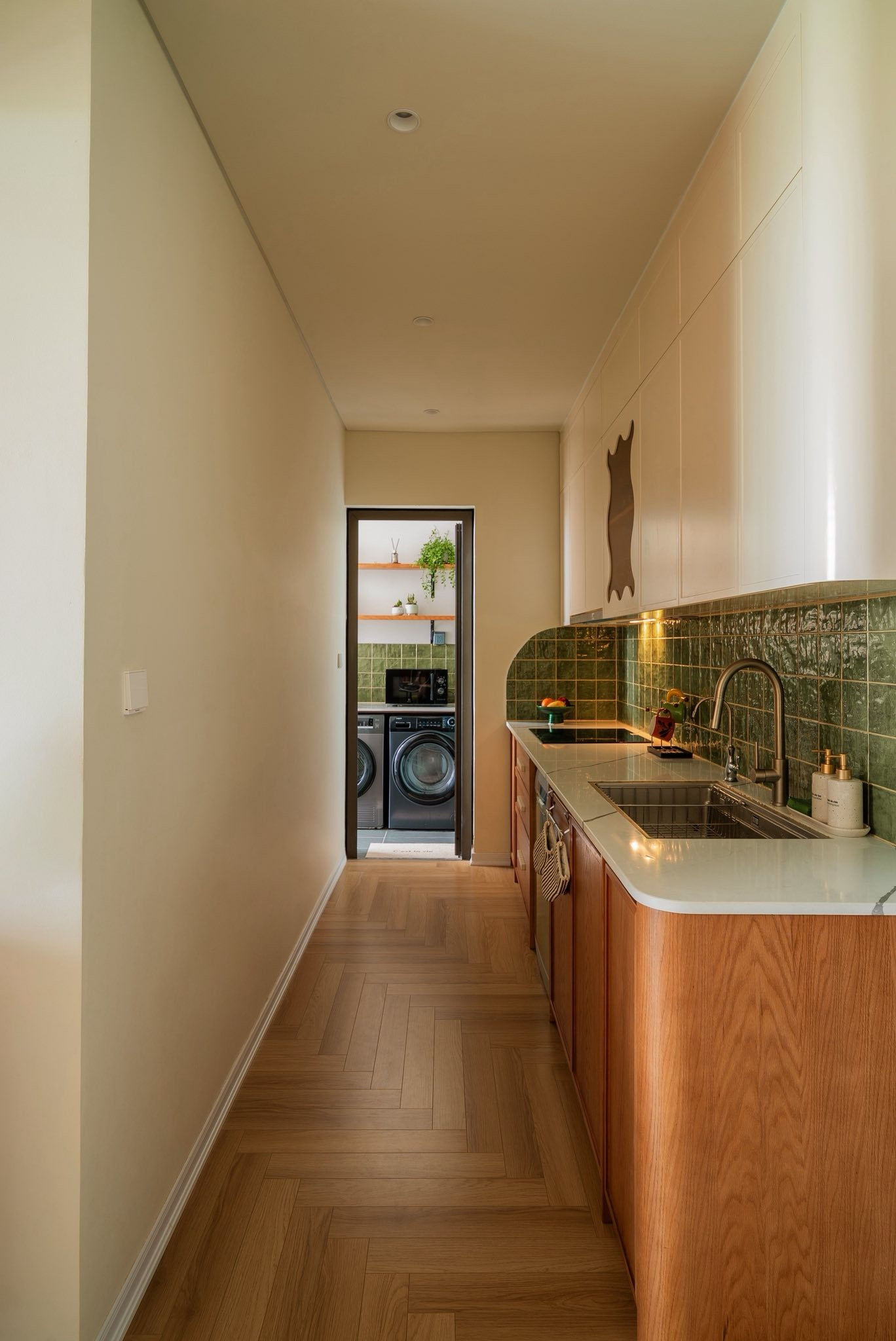 Tổ ấm 77m2 đậm tính nghệ sĩ: Căn hộ nhỏ mang hơi thở Địa Trung Hải và mid-century- Ảnh 8.