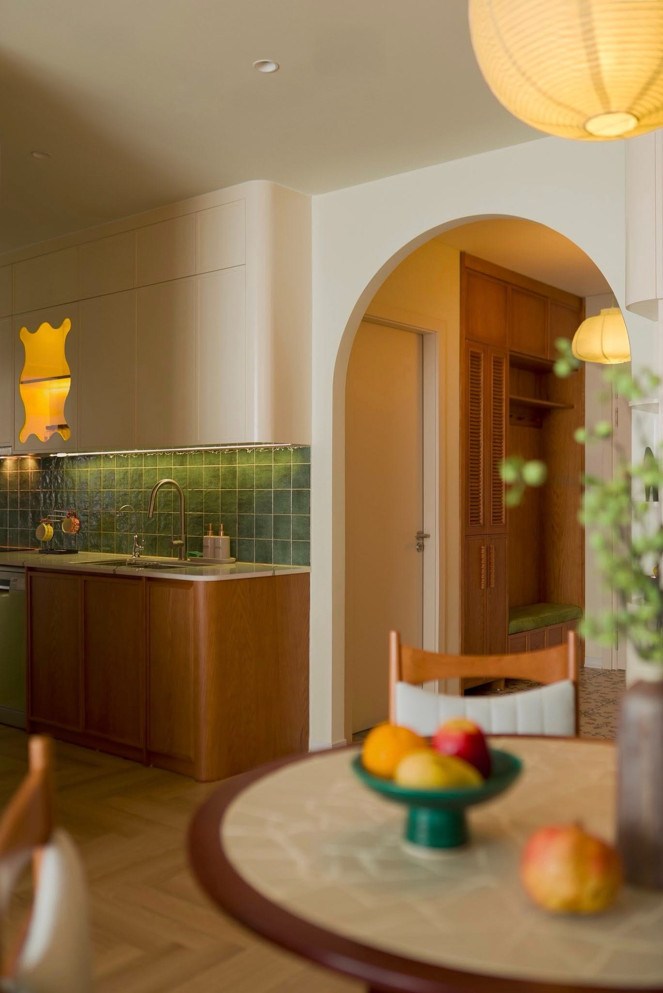 Tổ ấm 77m2 đậm tính nghệ sĩ: Căn hộ nhỏ mang hơi thở Địa Trung Hải và mid-century- Ảnh 7.