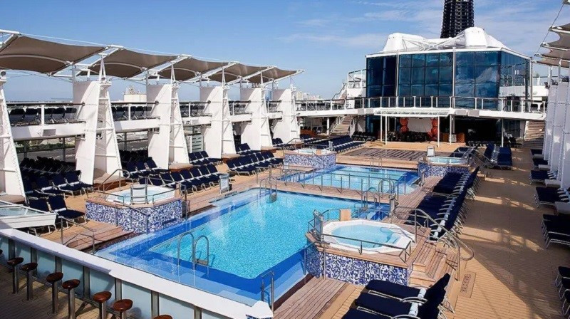 Siêu tàu du lịch sức chứa gần 3.000 chỗ, trị giá 19.770 tỷ vừa cập bến thành phố đông dân nhất Việt Nam - ảnh 2