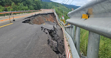 8 tuyến đường sạt lở nặng, Khánh Hòa công bố tình huống khẩn cấp