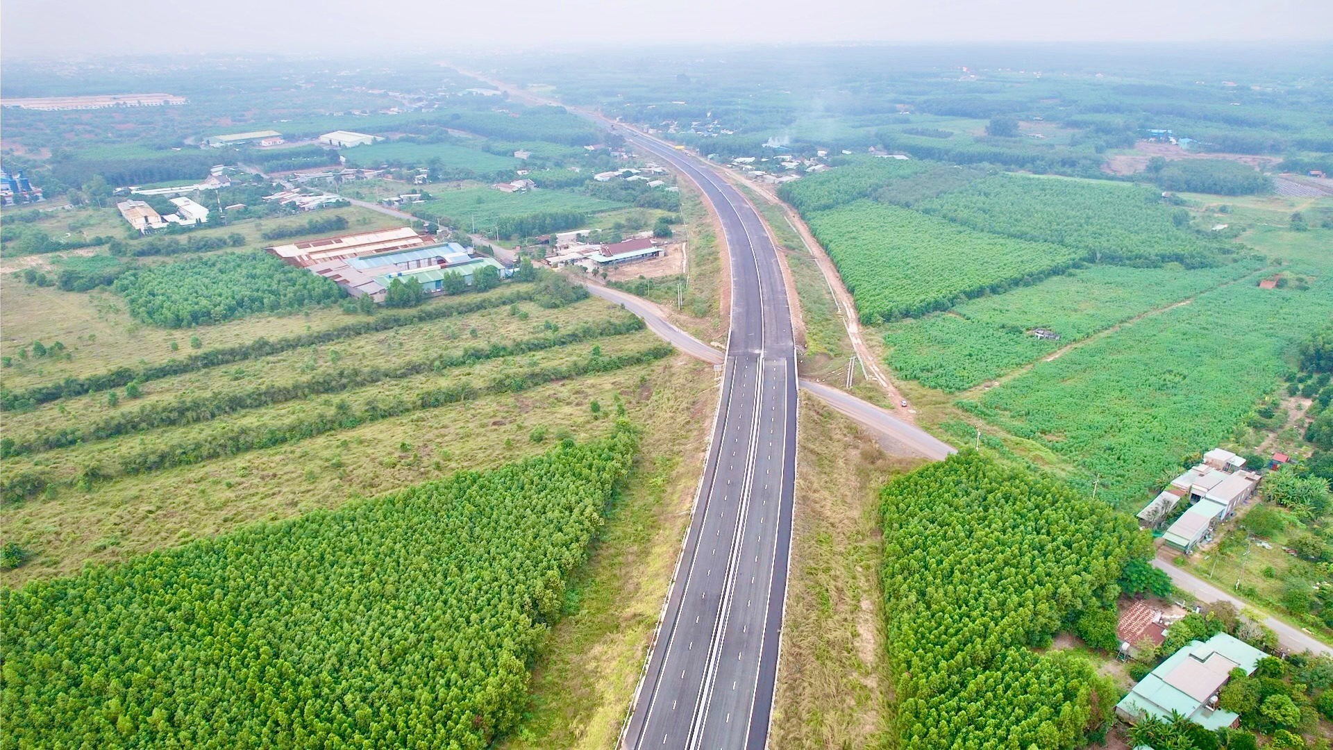 Chỉ 2 tuần nữa, chính thức thông xe cao tốc gần 18.000 tỷ kết nối 2 tỉnh thành giàu nhất Việt Nam, thuận tiện ra đến siêu sân bay- Ảnh 2.