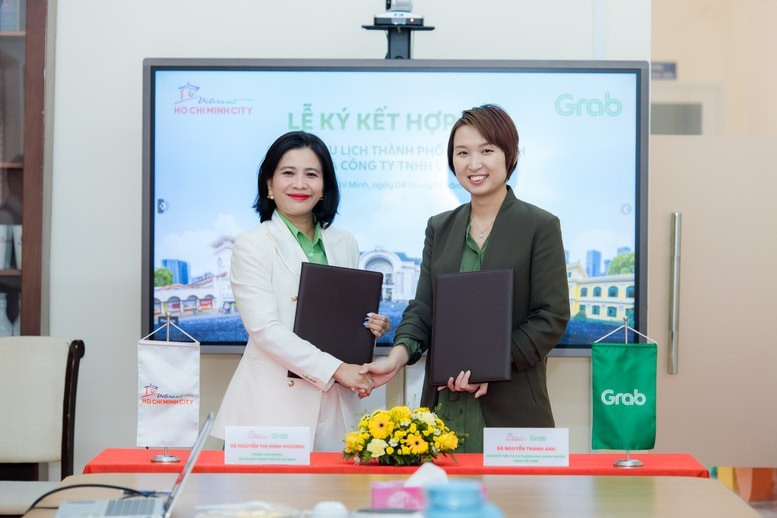 nh-phuong-trai-chanh-van-phong-so-du-lich-tphcm-va-ba-nguyen-thanh-anh-giam-doc-tiep-thi-va-thuong-mai-doanh-nghiep-grab-viet-nam-tai-le-ky-ket-1764938528842432743627.jpg