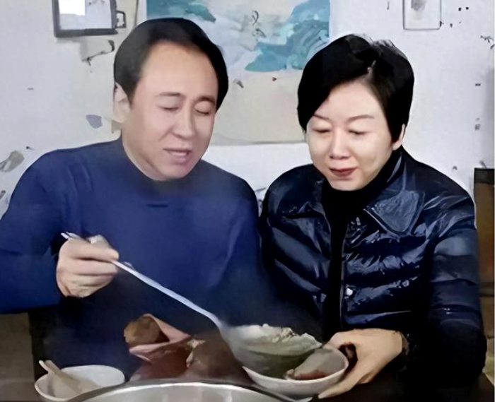 Đóng băng hơn 5.800 tỷ đồng tài sản của vợ cũ tỷ phú từng giàu số 1 Trung Quốc - ảnh 2