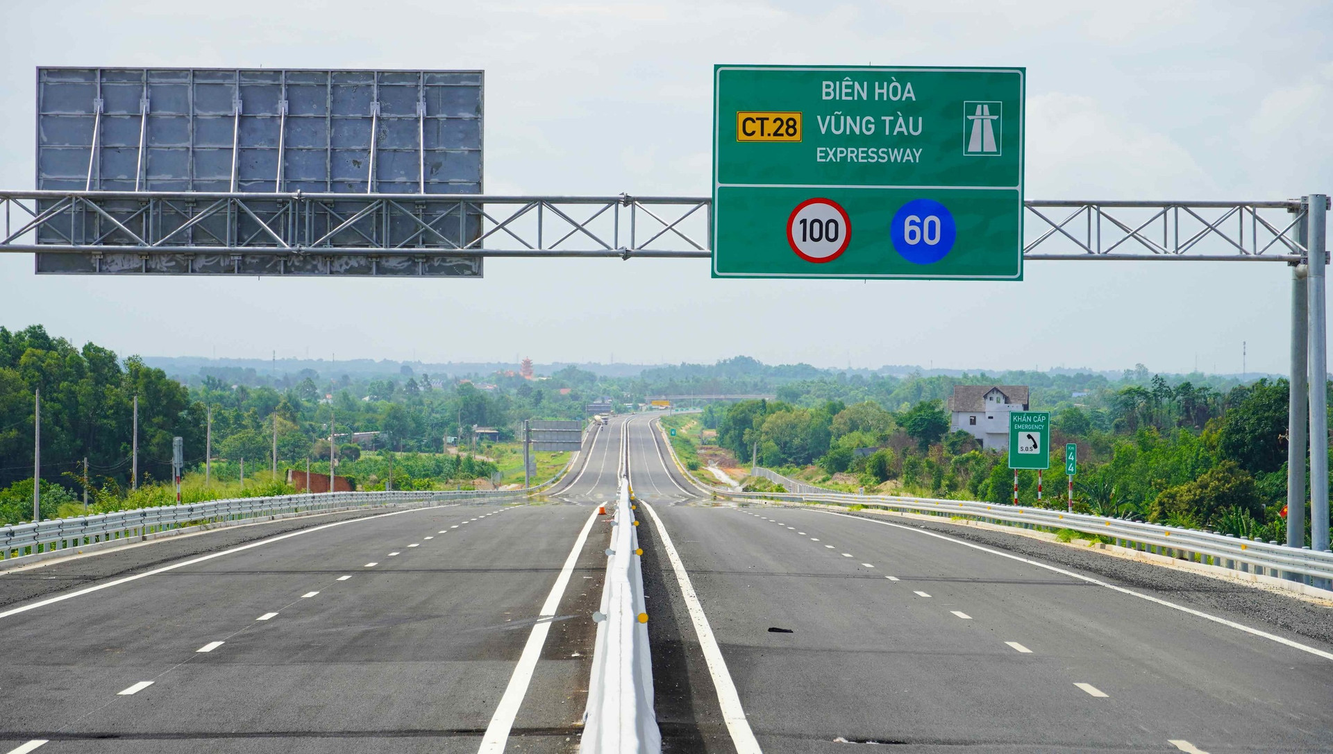 Chỉ 2 tuần nữa, chính thức thông xe cao tốc gần 18.000 tỷ kết nối 2 tỉnh thành giàu nhất Việt Nam, thuận tiện ra đến siêu sân bay- Ảnh 1.