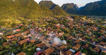 Ngôi làng trong 'thung lũng vàng' Việt Nam được thế giới lựa chọn: 450 ngôi nhà cổ giống hệt nhau cùng quay về một hướng