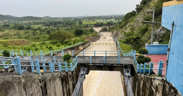 Nước vượt ngưỡng, hai hồ thuỷ lợi ở Lâm Đồng đồng loạt tăng xả