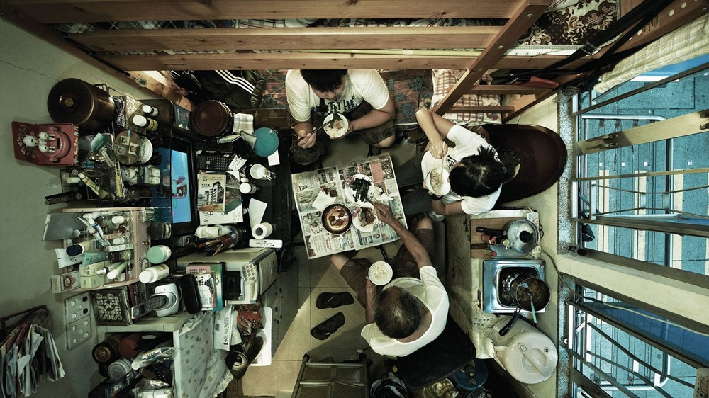 Run rẩy nhìn vào những căn hộ hộp diêm, 'chung cư quan tài' ở Hong Kong - ảnh 9