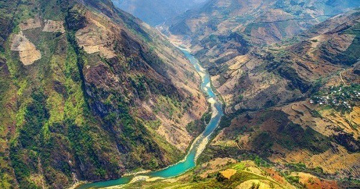 Lần đầu tiên Việt Nam có một cao nguyên sở hữu hẻm vực sâu nhất Đông Nam Á trở thành điểm đến hàng đầu thế giới 2025