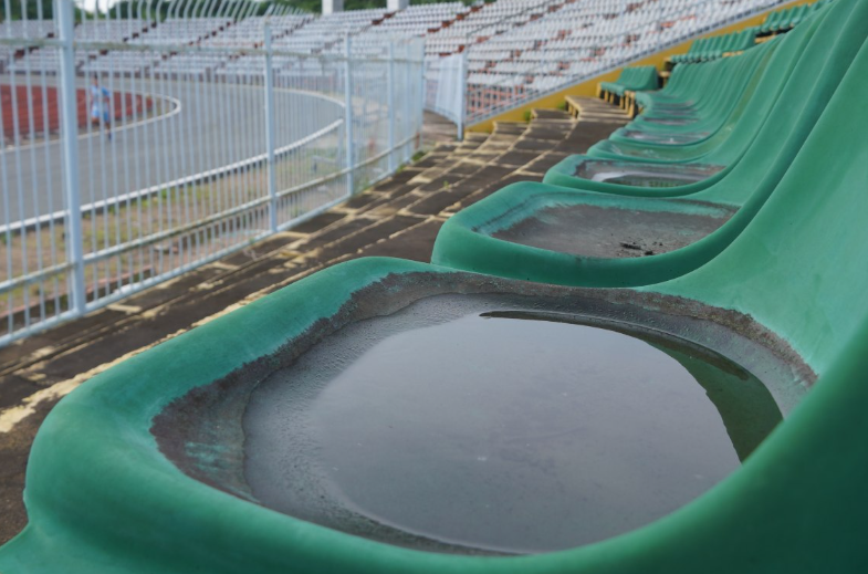 Sân vận động 30.000 chỗ ngồi từng lớn nhất Việt Nam được đề xuất di dời: Nhiều hạng mục xuống cấp, cỏ mọc um tùm- Ảnh 2.