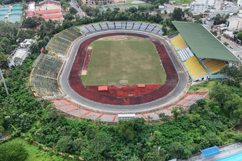 Sân vận động 30.000 chỗ ngồi từng lớn nhất Việt Nam được đề xuất di dời: Nhiều hạng mục xuống cấp, cỏ mọc um tùm- Ảnh 1.