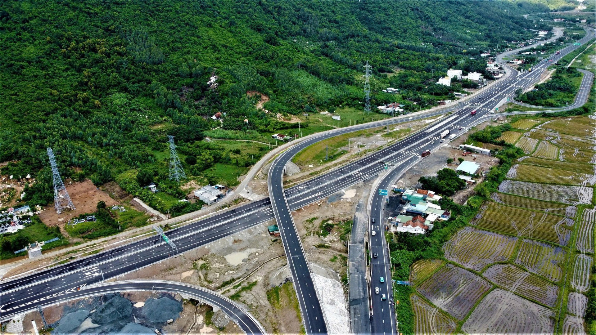 Sơn Hải, Xuân Trường sắp được thưởng đến hàng trăm tỷ đồng khi cao tốc Bắc - Nam giai đoạn 2 đạt mốc ấn tượng- Ảnh 2.