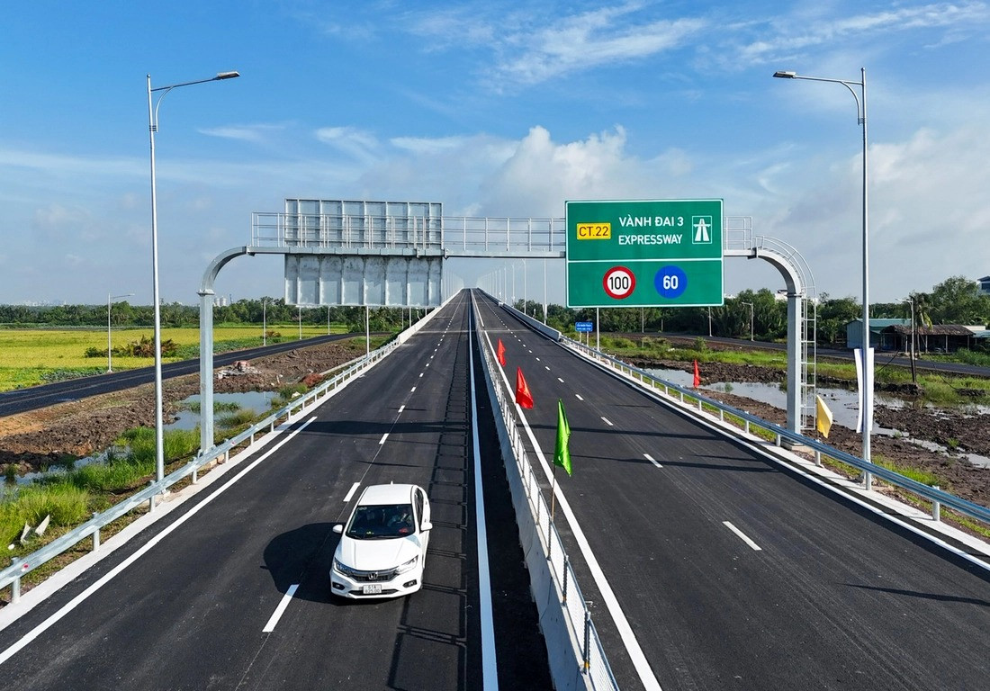 Sắp bàn giao cầu gần 7.000 tỷ lớn nhất tuyến vành đai chiến lược, kết nối 2 tỉnh thành giàu nhất Việt Nam- Ảnh 1. Sắp bàn giao cầu gần 7.000 tỷ lớn nhất tuyến vành đai chiến lược, kết nối 2 tỉnh thành giàu nhất Việt Nam- Ảnh 1.