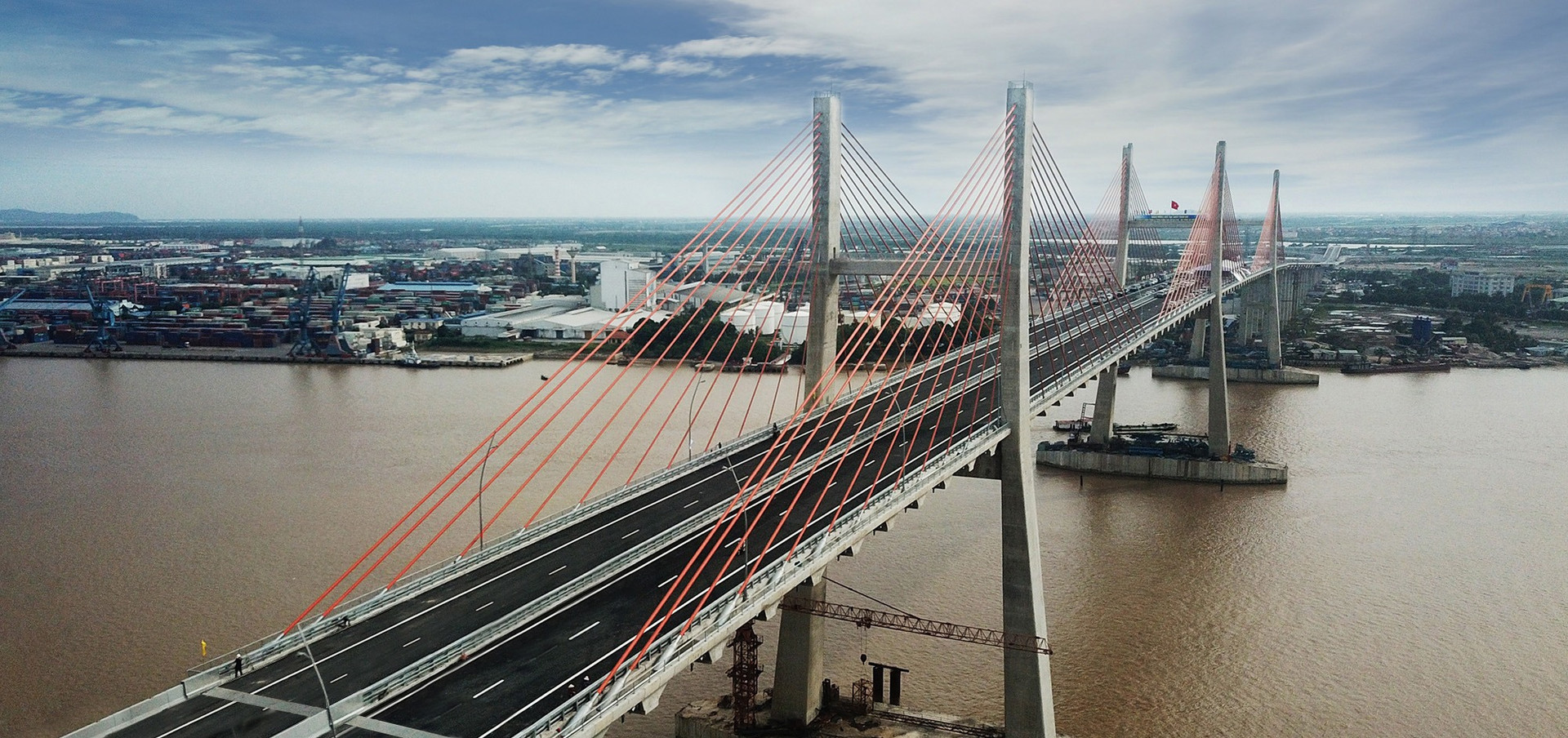 Siêu cầu dây văng lọt <a style='text-decoration: none;' href='/TOP'>TOP</a> nhiều nhịp nhất thế giới: Do người Việt xây dựng, nằm trên tuyến cao tốc đắt nhất cả nước- Ảnh 1.