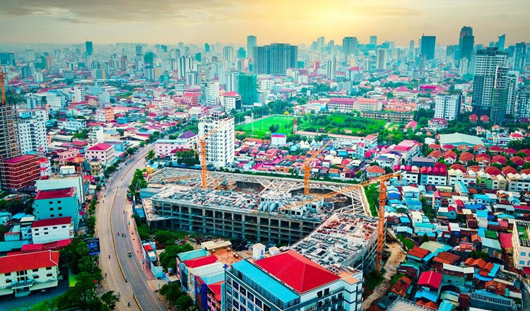 Campuchia tăng trưởng ​ì ạch do ‘ngấm đòn thuế’ của ông Trump - ảnh 2