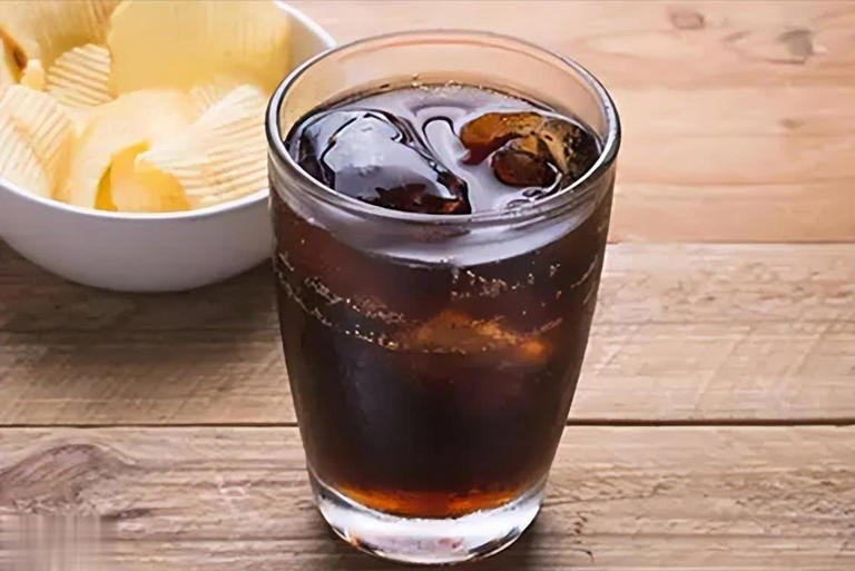 Cảnh báo 5 loại đồ uống khiến đường huyết tăng vọt: Bệnh nhân tiểu đường 'thà khát còn hơn uống' - ảnh 1