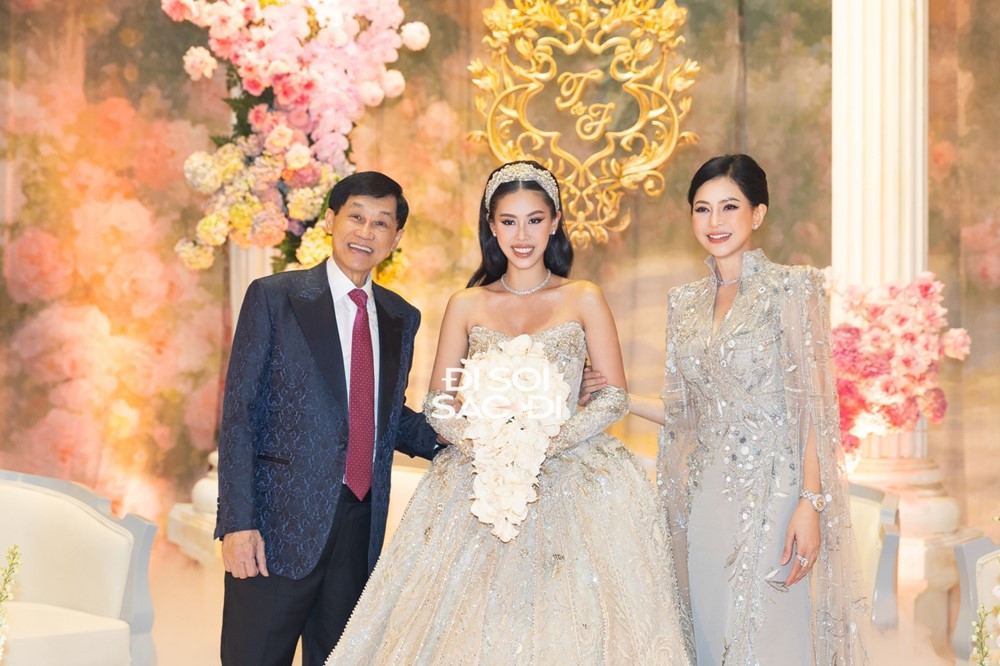Lộ diện 4 đại mỹ nhân trong gia tộc tỷ phú Johnathan Hạnh Nguyễn - ảnh 1
