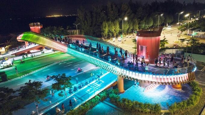 Cây cầu bộ hành trên cao 42 tỷ mang kiến trúc Nhật Bản, nằm ở thành phố đáng sống nhất Việt Nam - ảnh 4