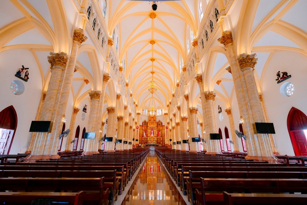 Khánh thành Nhà thờ Giáo xứ lớn nhất Việt Nam bên 'vịnh không sóng' sức chứa đến 5.000 người- Ảnh 3. Khánh thành Nhà thờ Giáo xứ lớn nhất Việt Nam bên 'vịnh không sóng' sức chứa đến 5.000 người- Ảnh 3.