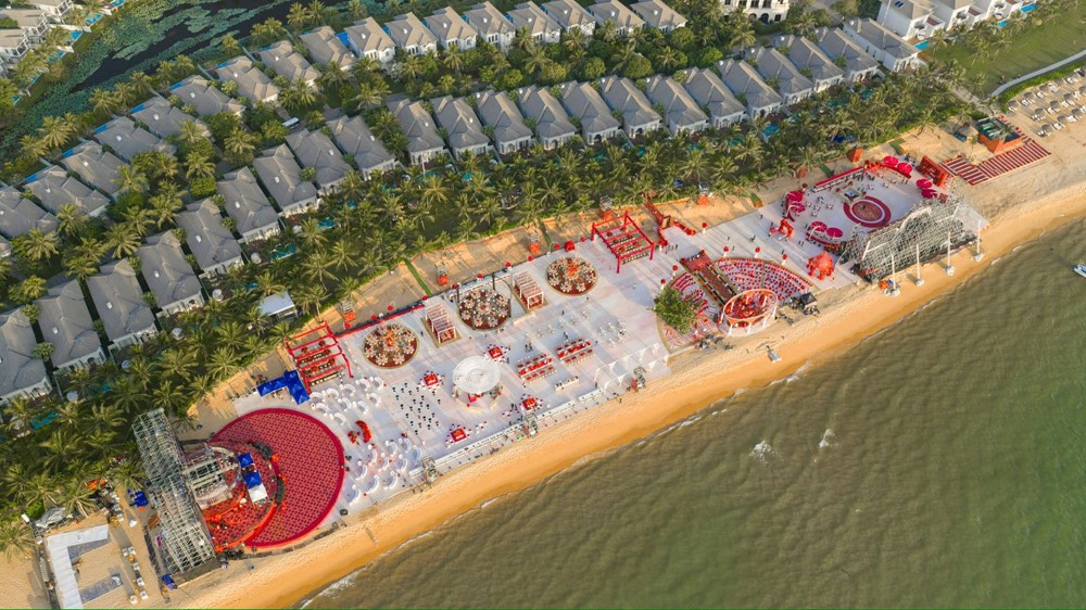 Tỷ phú Ấn Độ làm đám cưới ở Việt Nam: Đại tiệc 600 tỷ, huy động 2.200 nhân sự, thi công sân khấu 18 ngày, dựng quảng trường 15 ngày - ảnh 1