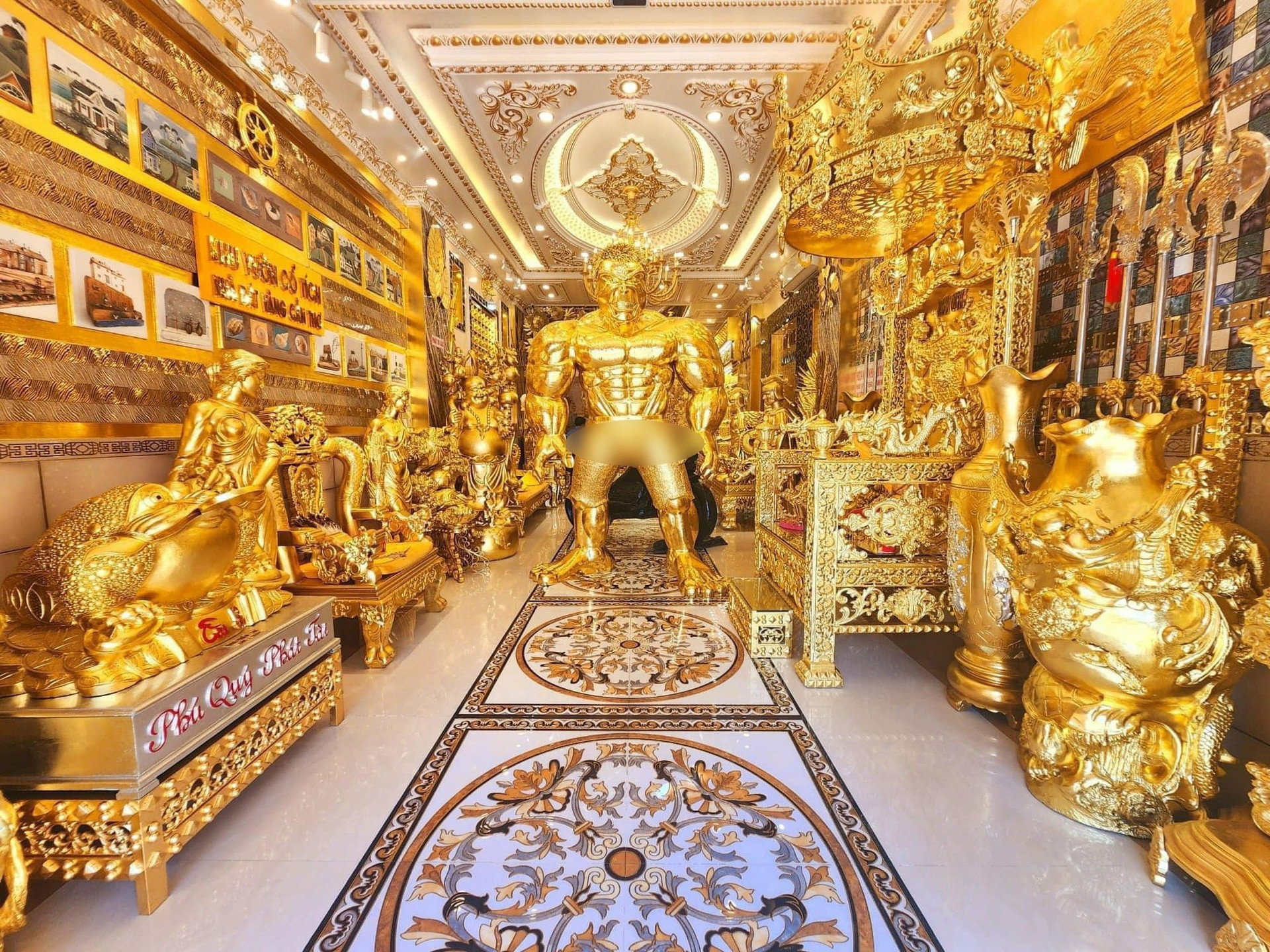 Ng&ocirc;i nh&agrave; d&aacute;t v&agrave;ng của đại gia bất động sản ở miền T&acirc;y: Kh&ocirc;ng gian phủ v&agrave;ng g&acirc;y cho&aacute;ng ngợp, gia chủ tiết lộ sự thật về chất liệu x&acirc;y dựng- Ảnh 3.