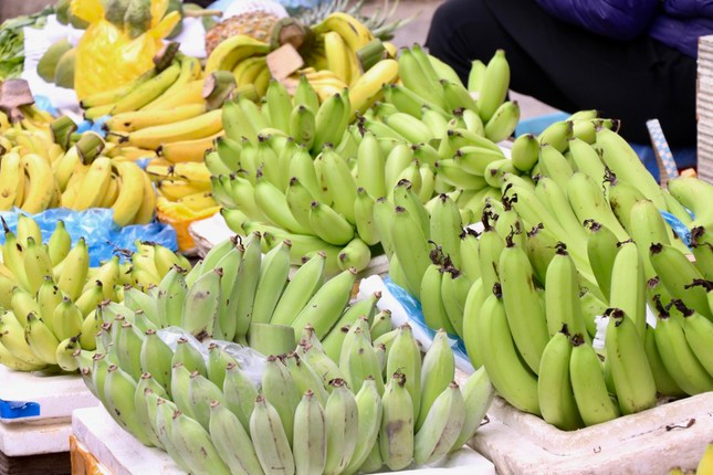H&agrave; Nội: Hoa tươi, đồ c&uacute;ng rằm th&aacute;ng Gi&ecirc;ng 'gi&aacute; mềm' ảnh 6