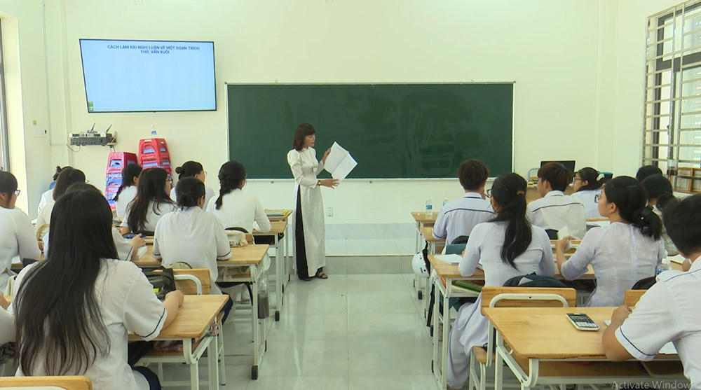 Bộ GD-ĐT đề nghị c&aacute;c tỉnh, th&agrave;nh phố tự chi tiền để dạy th&ecirc;m cho học sinh cuối cấp - ảnh 2