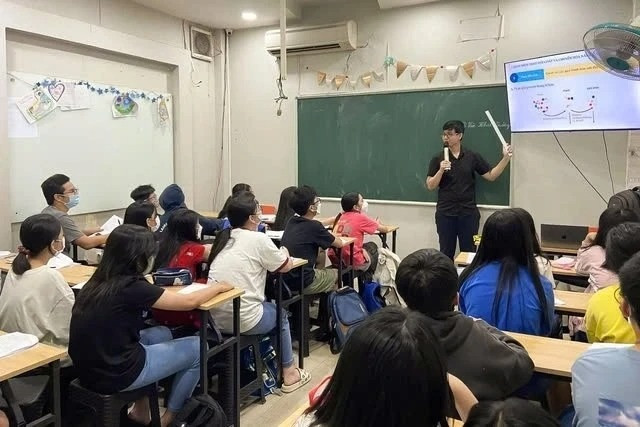'L&aacute;ch luật' dạy th&ecirc;m bằng h&igrave;nh thức online, gi&aacute;o vi&ecirc;n c&oacute; vi phạm Th&ocirc;ng tư 29 kh&ocirc;ng?