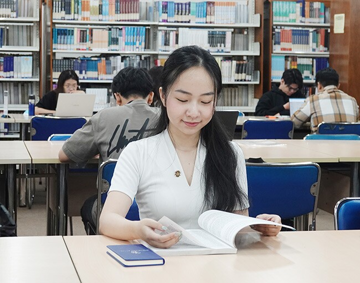 Cô gái mang dòng họ hiếm ở Việt Nam có học vấn ‘siêu khủng’, giành học bổng Tiến sĩ 8 tỷ từ trường đại học top 50 thế giới