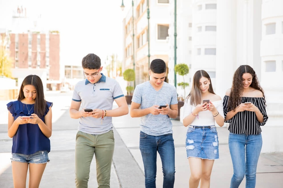 Gen Z v&agrave; t&agrave;i ch&iacute;nh c&aacute; nh&acirc;n: Khi thế hệ mới viết lại luật chơi tiền bạc