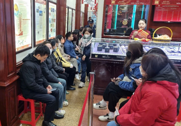 Điều gì đang diễn ra ở tiệm vàng?