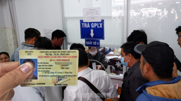 Vì sao không nên đổ xô cấp đổi giấy phép lái xe lúc này?