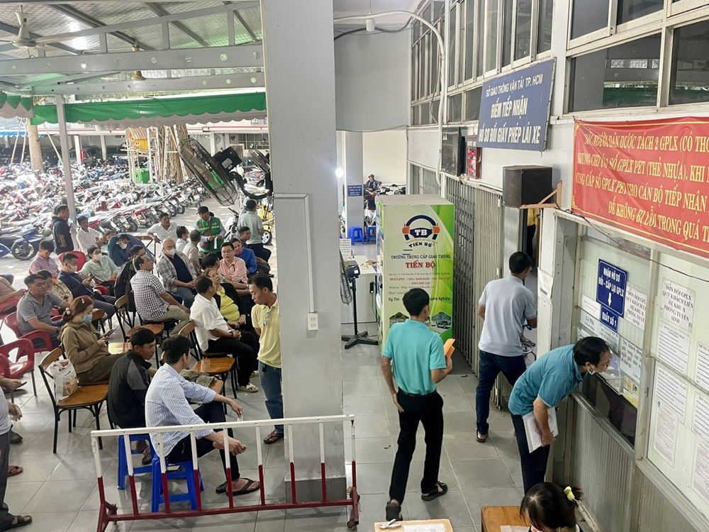 Từ 18/2, thủ tục cấp, đổi giấy ph&eacute;p l&aacute;i xe tại TP. HCM được điều chỉnh như sau - ảnh 1