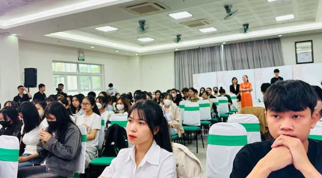 Doanh nghiệp r&aacute;o riết tuyển 120.000 lao động, lương hấp dẫn đến 15 triệu