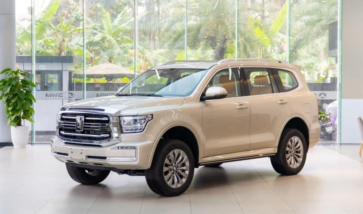 Xe Trung Quốc đổ bộ showroom Việt, mẫu SUV &lsquo;bệ vệ&rsquo; như Land Cruiser nhưng gi&aacute; chỉ 2,1 tỷ đồng