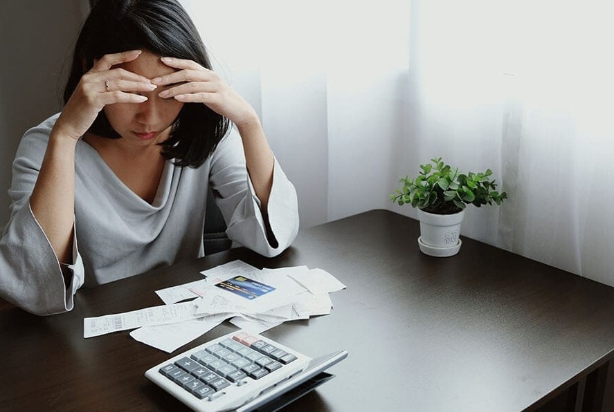 4 th&oacute;i quen &lsquo;đốt tiền&rsquo; nhanh ch&oacute;ng, d&ugrave; kiếm nhiều đến đ&acirc;u cũng kh&oacute; gi&agrave;u