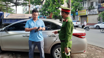 Quy định và mức phạt mới nhất lỗi đỗ xe trên vỉa hè với ô tô, xe máy