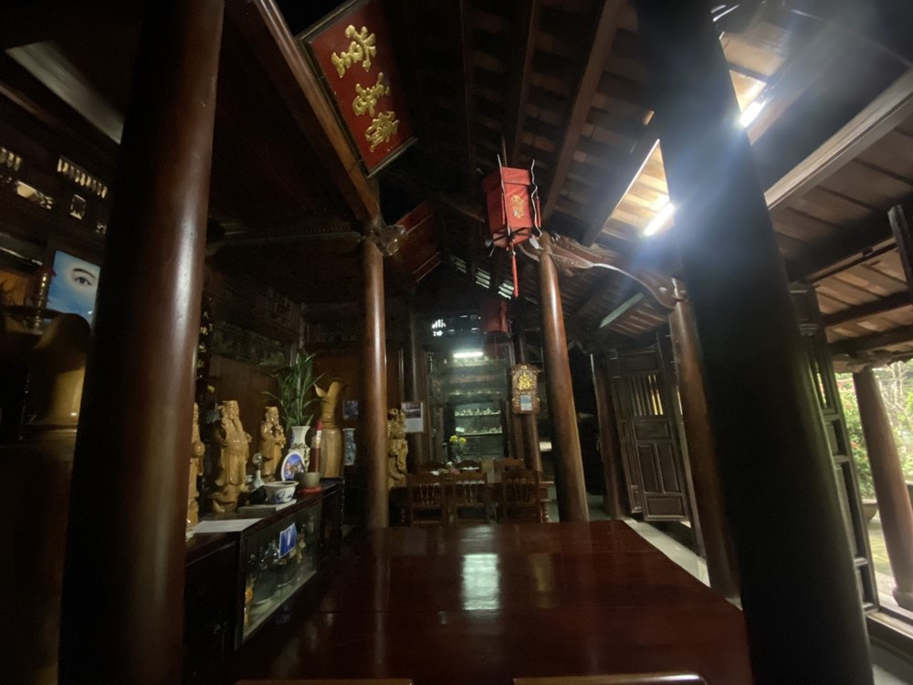 Căn nh&agrave; cổ 200 tuổi hiếm c&oacute; được dựng ho&agrave;n to&agrave;n bằng gỗ m&iacute;t, c&oacute; tầng hầm chứa được 10 người - ảnh 5