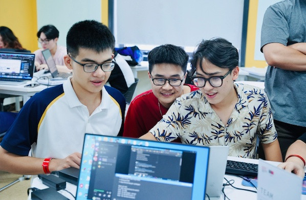 Điểm mặt những nghề 'h&aacute;i ra tiền' năm 2025, lương cao ch&oacute;t v&oacute;t nhưng vẫn &lsquo;kh&aacute;t&rsquo; nh&acirc;n lực