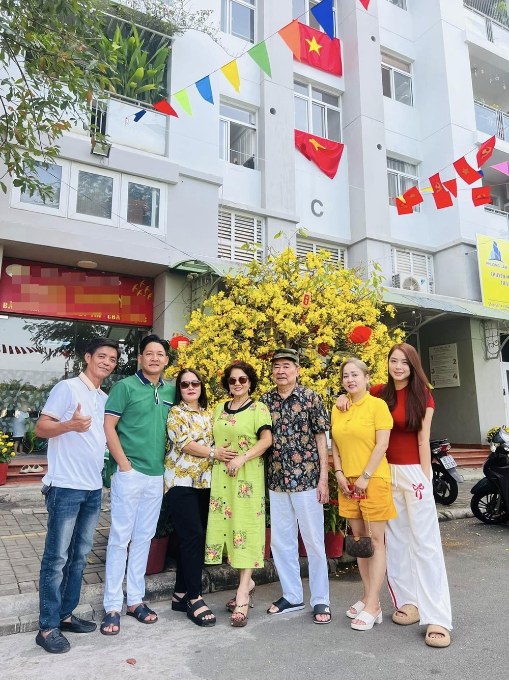 Nam NSƯT Biệt động Sài Gòn là 'đại gia yến sào', sở hữu nhà mặt tiền đồ sộ tại khu nhà giàu, con trai con dâu đều nổi tiếng - ảnh 6